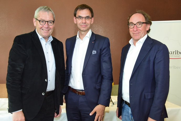 Die Novellen zum Raumplanungsgesetz und Grundverkehrsgesetz werden in die Begutachtung geschickt, teilten Landeshauptmann Markus Wallner, Landesstatthalter Karlheinz Rüdisser und Landesrat Johannes Rauch im Pressegespräch mit. – © Foto: Micheli W. Die Novellen zum Raumplanungsgesetz und Grundverkehrsgesetz werden in die Begutachtung geschickt, teilten Landeshauptmann Markus Wallner, Landesstatthalter Karlheinz Rüdisser und Landesrat Johannes Rauch im Pressegespräch mit.