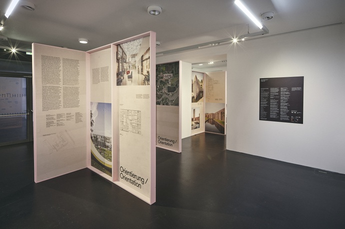 Ausstellungsansicht im vai – © Foto: Darko Todorovic Ausstellungsansicht im vai