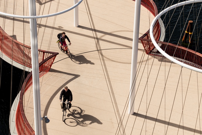 © Olafur Eliasson, Cirkelbroen, 2015 | Christianshavns Kanal,
Copenhagen, 2015 | Photographer: Anders Sune Berg
Courtesy of A gift from Nordea-fonden to the city of
Copenhagen – © 2015 Olafur Eliasson