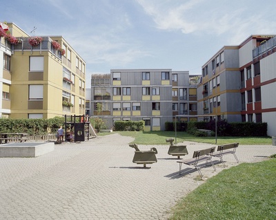 Gunter Wratzfeld, Jakob Albrecht, Eckhard Schulze-Fielitz, Achsiedlung, Bregenz, 1971–1982
Niedriggeschossige Punkthäuser gruppieren sich um zahlreiche Höfe